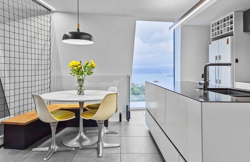 Northland Villa | Luxury Wellington Accomodation with Postcard Harbour Views.