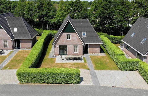 Makkum Cabin | Luxury wellness villa with Wellness Hot Tub, sauna, and whirlpool for 10 persons at Beach Resort Makkum on the IJsselmeer.