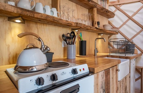 Sandown Cottage | Luxury Yurt on The Garlic Farm - Yurt Eric