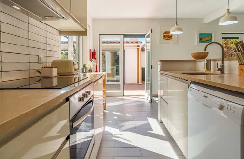 Aldeia do Meco Villa | LVPremier LA1- heated pool, Jacuzzi, AC, garden