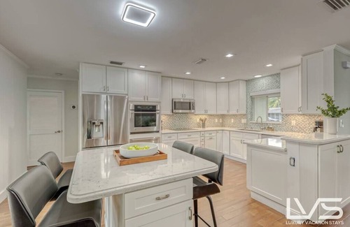 Survey Creek House | LVS AlMar- LBTS Beach, Bikes, Pool, OutdoorOasis