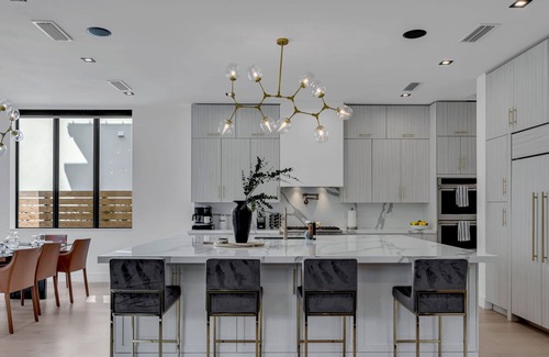 Lauderdale Beach House | LVS Casa La Playa- 5 Beds, Walk 2 Beach with Heated Salt Pool