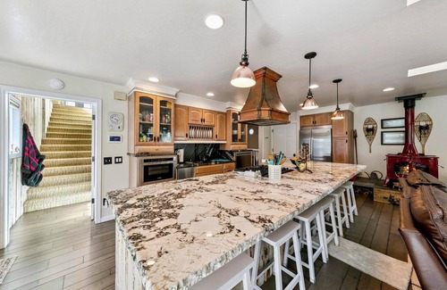 Skyland House | LX46 Skyland Family vacation above it all