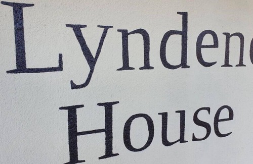 Huddersfield Bed & Breakfast | Lyndene House Deluxe Family Room
