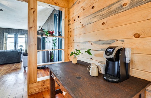 Lyndon Station Apartment | Lyndon Station Retreat ~ 9 Mi to Wisconsin Dells!