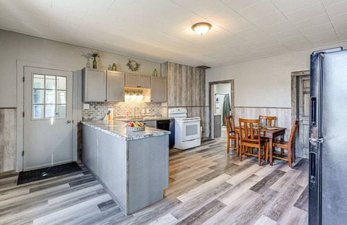 Lyndon Station Apartment | Lyndon Station Retreat ~ 9 Mi to Wisconsin Dells!