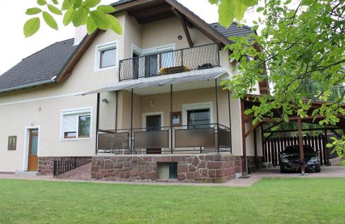 Balatonalmadi Apartment | Márta Apartman
