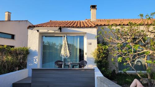 Meze House | Mèze avec vue face à l'étang