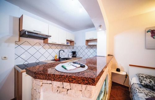 Cove Tri Zala (Zrnovo) Apartment | M & J Central Suites