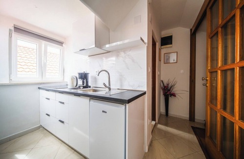 Cove Tri Zala (Zrnovo) Apartment | M & J Central Suites