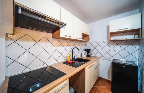 Cove Tri Zala (Zrnovo) Apartment | M & J Central Suites