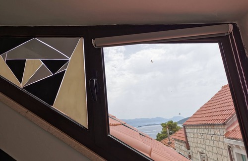 Cove Tri Zala (Zrnovo) Apartment | M & J Central Suites