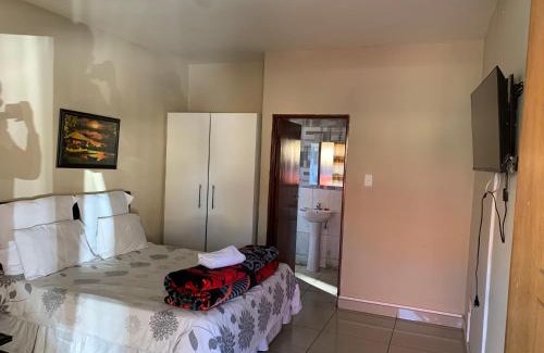 Greater Johannesburg Metropolitan Area Hotel | M & J Hotel