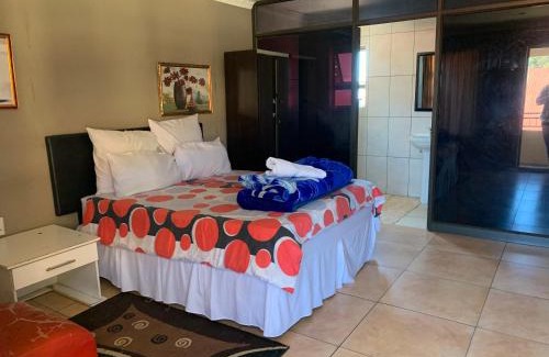 Greater Johannesburg Metropolitan Area Hotel | M & J Hotel