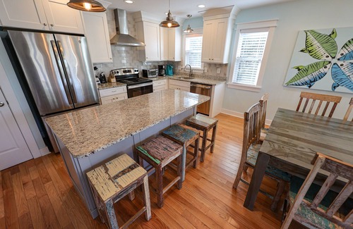 Monteray Shores House | M931- Sound Side, Corolla, Saturday Check In, Comm. Pool!