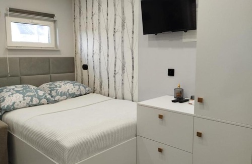 gmina Biskupice Apartment | Mały Domek Klimatyzacja, Aneks Kuchenny, Parking