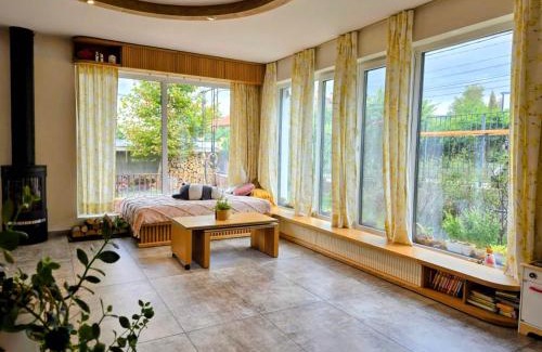 Sofia House | Ma-Bebe PlayHouse with Private Sauna - Lake, Parks and SPA Pools in 5 min