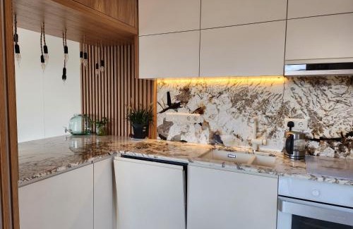 Sofia House | Ma-Bebe PlayHouse with Private Sauna - Lake, Parks and SPA Pools in 5 min