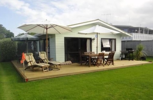 Matapouri House | Mac's House Matapouri Bay by the Beach.