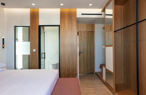 Skaleta Villa | Macaw Luxury Residence, daily housekeeping included!