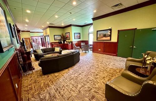 Mackinaw City Resort | Mackinaw Beach and Bay Inn & Suites