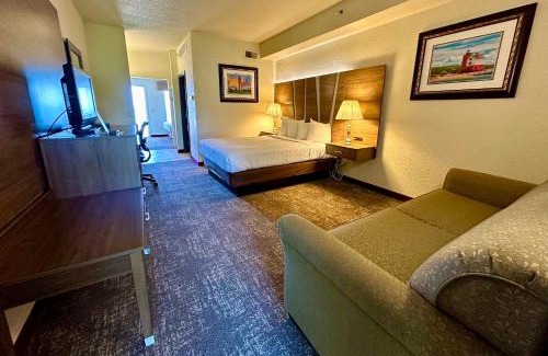 Mackinaw City Resort | Mackinaw Beach and Bay Inn & Suites