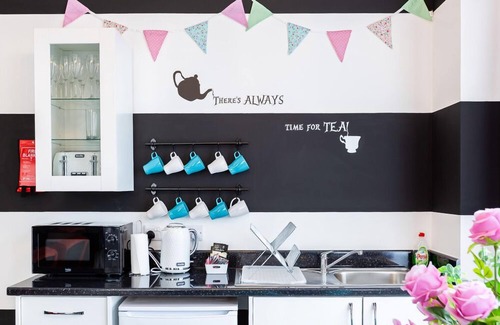 Newcastle-upon-Tyne Apartment | Mad Hatters Tea Room