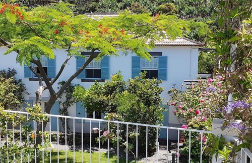 Ponta do Sol House | Madalena Do Mar: Ancient house by the sea, in a subtropical ambient