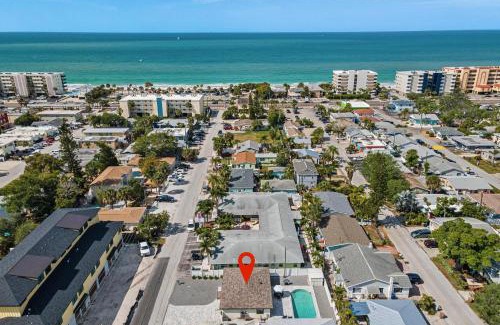 Madeira Beach House | Madeira Beach House with Private Heated Pool - Newly Renovated!