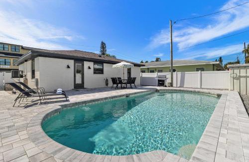 Madeira Beach House | Madeira Beach House with Private Heated Pool - Newly Renovated!