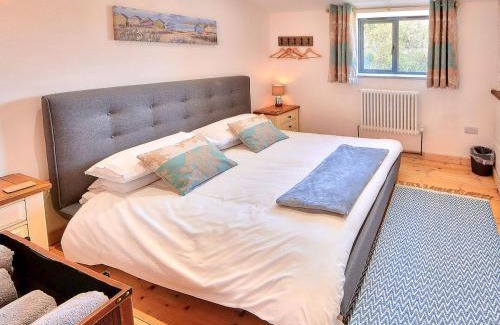 Ningwood House | Madeline Angevine - Ukc3208