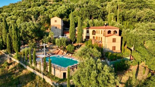 Scarlino Apartment | Madonna Del Poggio CAV