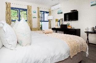 Simon's Town House | Magellans Hotel