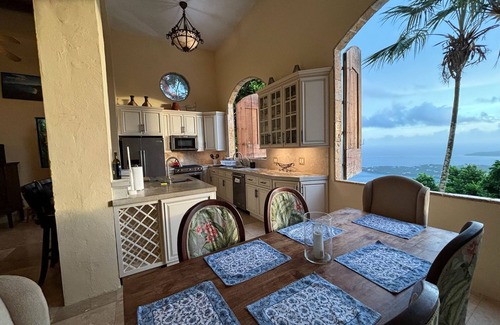 Estate Lerkenlund Villa | Magens View nested next to Botanical Garden attraction.