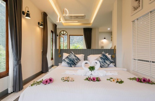 Khlong Sok Cabin | Magical Mountain View Resort