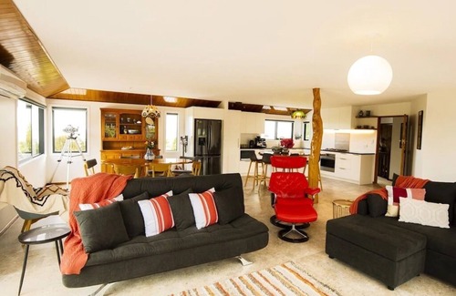 Hapuku House | Magical Oceanfront Spot