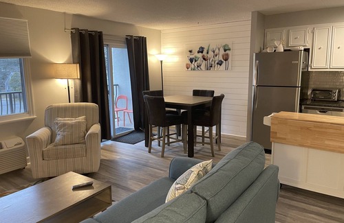 The Pines Condo | Magnificent 2- bedroom condo in Downtown Rehoboth 5 blocks to ocean & boardwalk