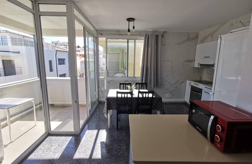 Llanca Apartment | Magnificent 3-bedroom apartment 400 meters from the beach.