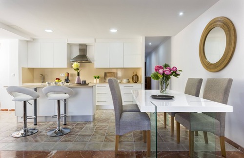 Central District Apartment | Magnificent 4 bedrooms penthouse with private terrace in the heart of Granada. Gran Capitan