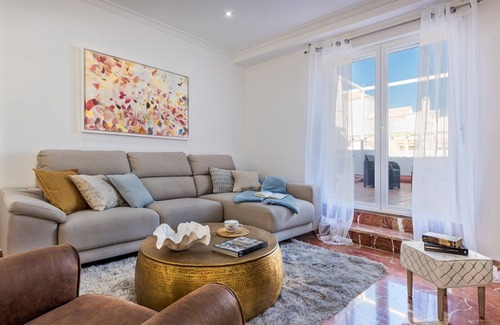 Central District Apartment | Magnificent 4 bedrooms penthouse with private terrace in the heart of Granada. Gran Capitan