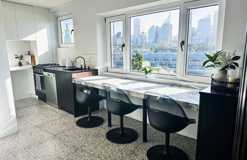 Potts Point Apartment | Magnificent Apartment with Harbour Bridge Views!