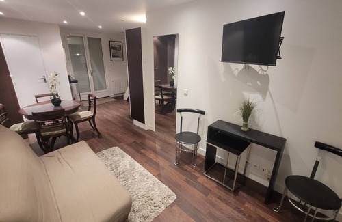 Gambetta Apartment | Magnificent Apartment in Courbevoie-Ladefense