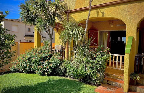 L'Escala Apartment | Magnificent apt. with terrace, solarium, barbecue, own wifi, a/c and swimming pool.