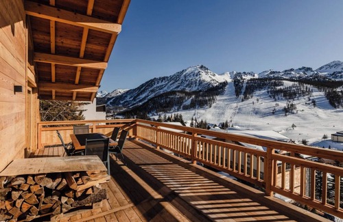 Montgenevre Ski Chalet | Magnificent chalet at the foot of the slopes with breathtaking views!