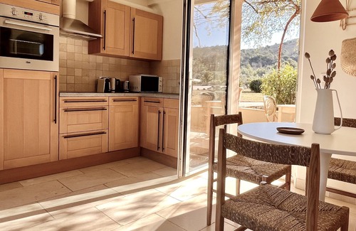 Alleins Bed & Breakfast | Magnificent charming cottage with panoramic views of the Luberon