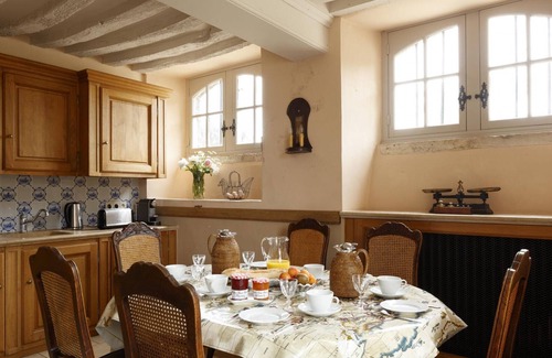Yvetot-Bocage Cottage | Magnificent historic castle with park and luxurious rooms in Normandy