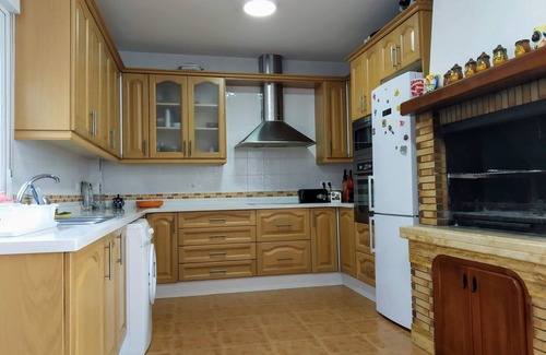 Illar House | MAGNIFICENT HOUSE WITH FIREPLACE, BARBECUE, LIBRARY, AND PRECIOUS PATIO FOR VELADAS