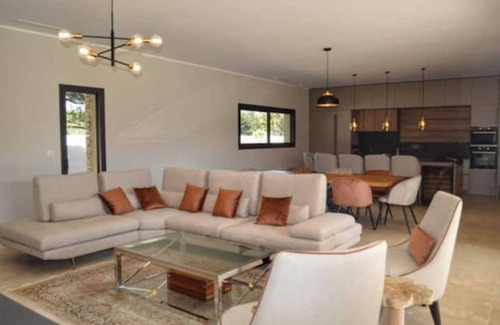 Bonifacio Villa | Magnificent new 4bed villa with heated pool