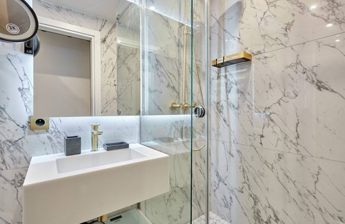 Palais-Royal Apartment | Magnificent New Studio Louvre Palais Royal