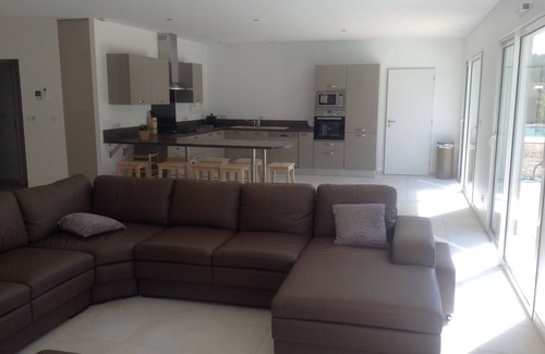 Ventabren House | Magnificent New Villa 6-8 persons